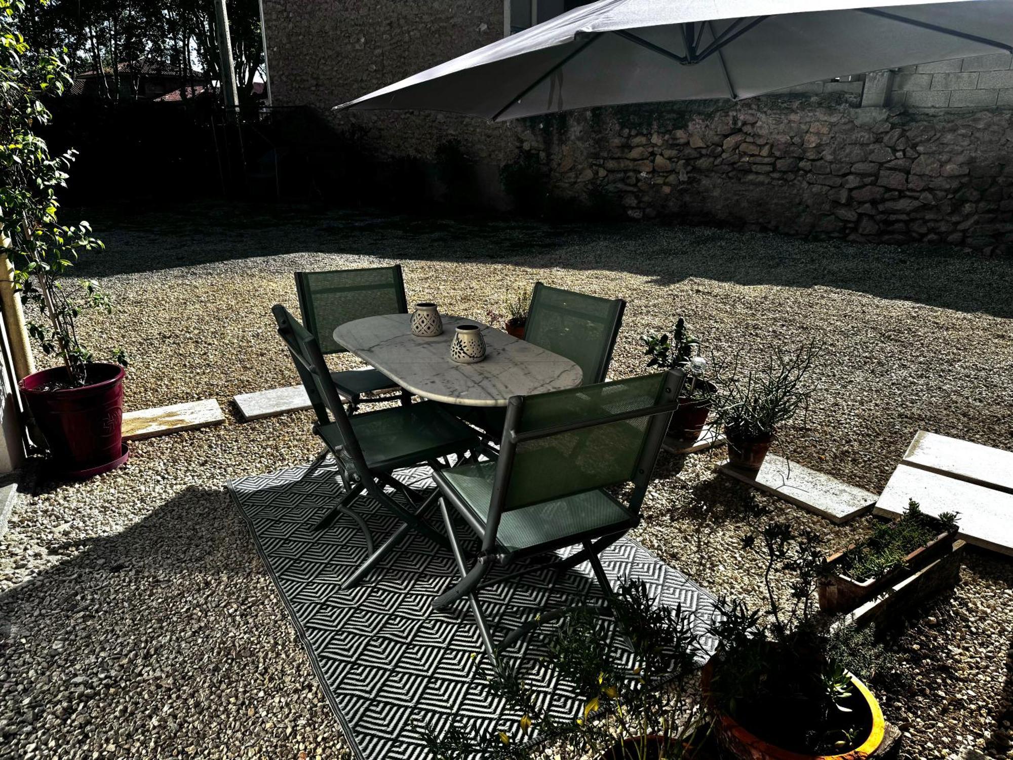 Charmant T2 Atypique Proche Du Centre-Ville Miramas Exteriér fotografie